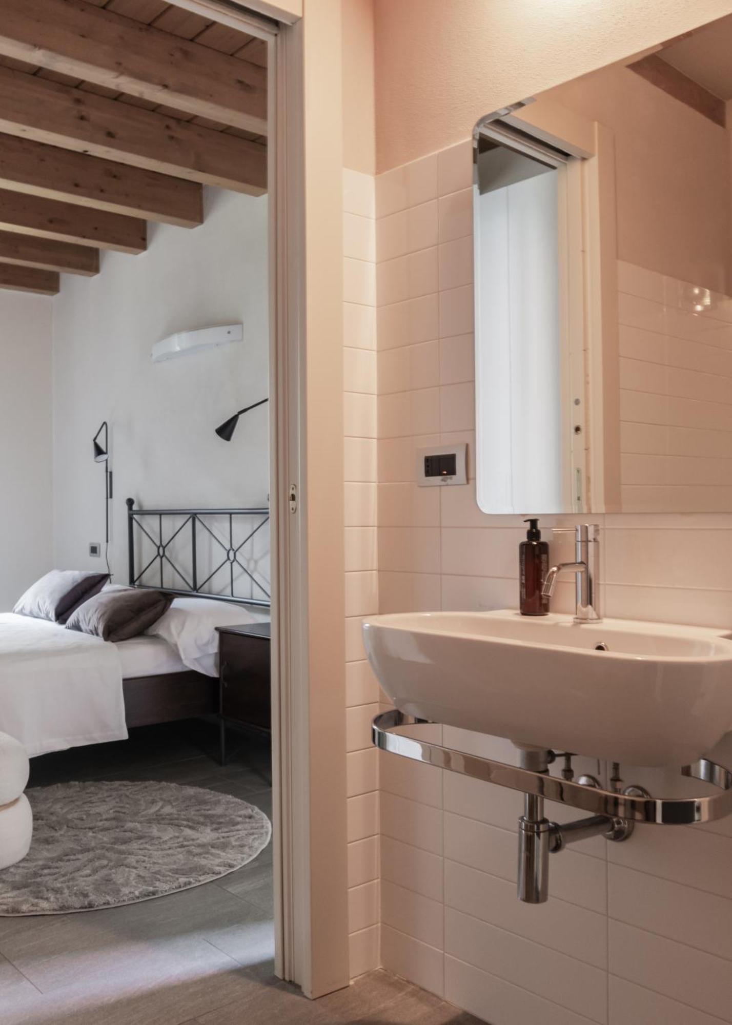 Charming Moment Di Villa Porta - Jolie Maison Luino Luaran gambar